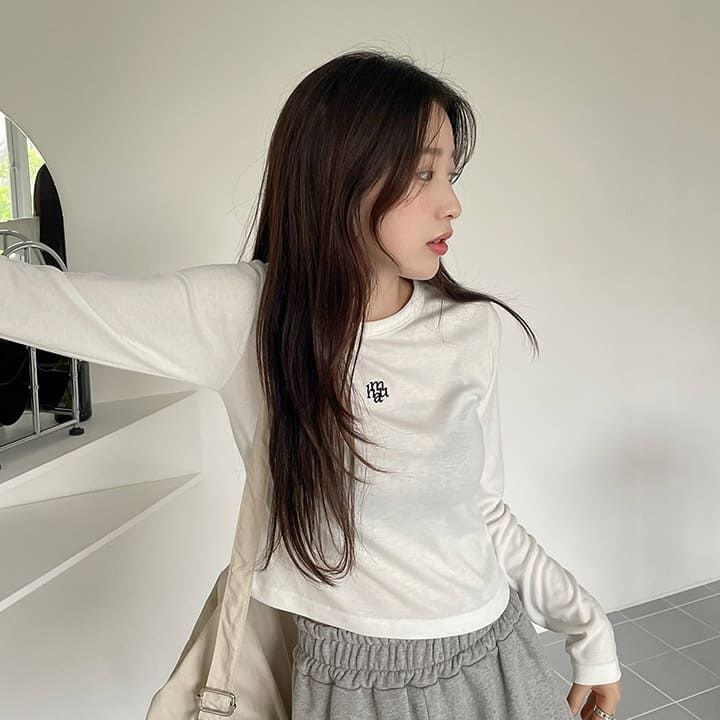 muahmuah（ムアムア）の「シグネチャークロップハーフTシャツ（トップス）」
