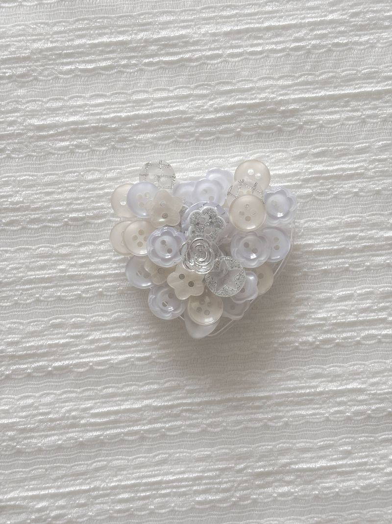 VINTAGE BUTTON HEART TOK
