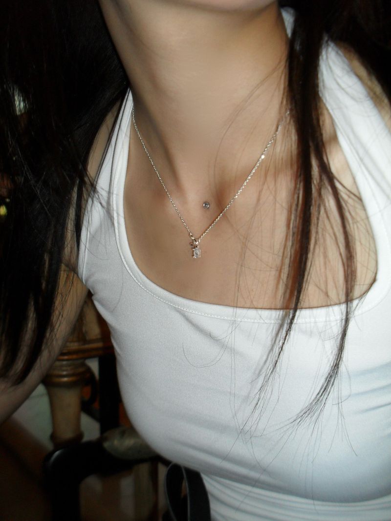 GLITTER STICK NECKLACE