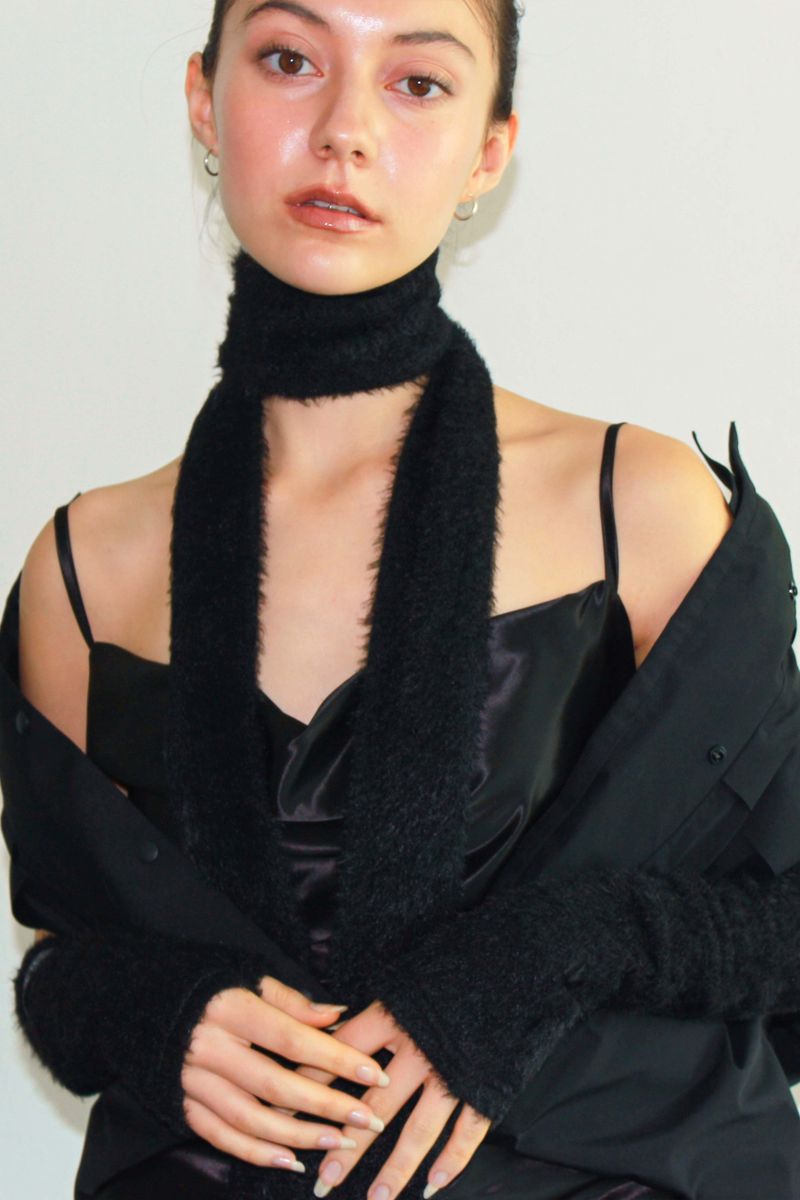 Yuheelee（ユヒリ）の「FUR KNIT LONG MUFFLER / BLACK（Fashion Accessories）」