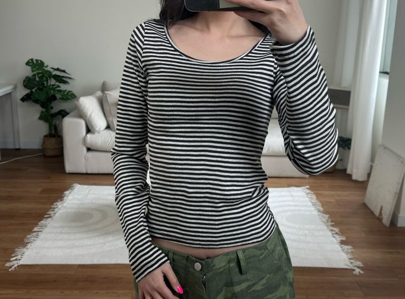slim stripe u neck tee