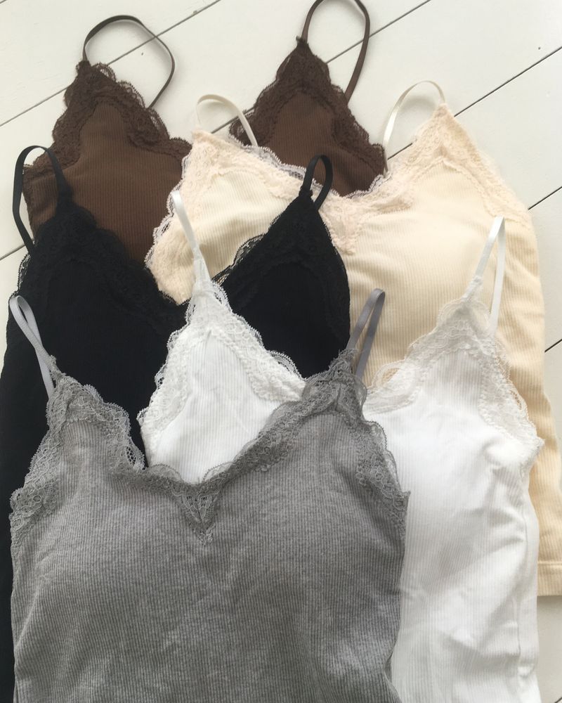 Metil Lace Cap Sleeveless Top