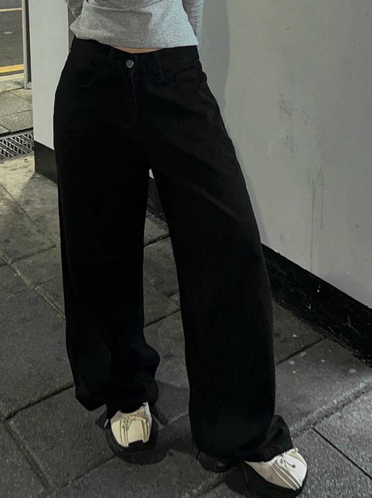 Two-button strap wide pants