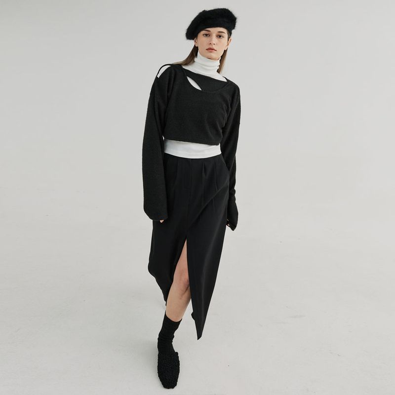 TWO-TUCK BUTTON SLIT LONG SKIRT (Black)