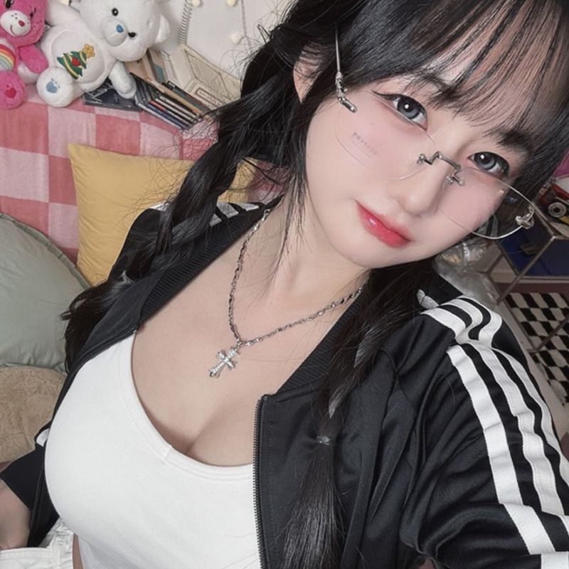 [Celeb pick] Cross pendant Necklace