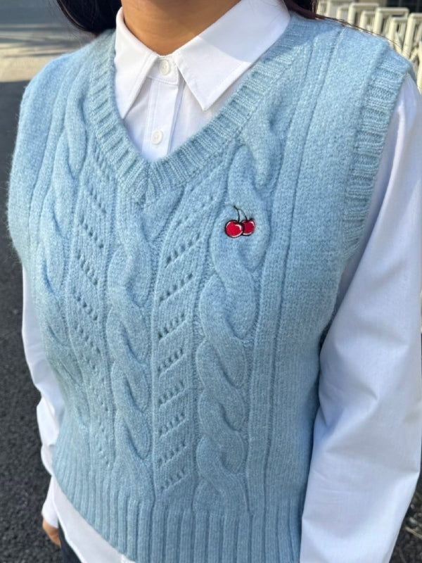 KIRSH（キルシー）の「SMALL CHERRY CABLE CROP KNIT VEST - SKY（Tops）」