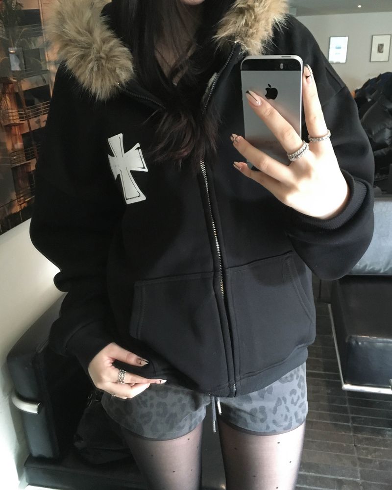 Cross fur hood jumper