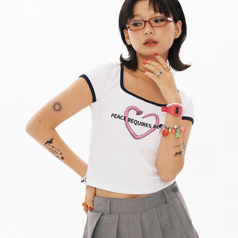 wonder visitor（ワンダービジター）の「NAIL Back cut-out crop T-shirt  [2Color]（Tops）」