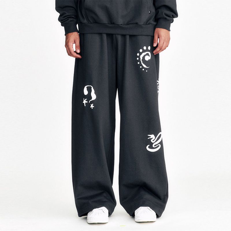 Sserpe（セルぺ）の「Symbol Embossed Sweat Pants Charcoal（Pants）」