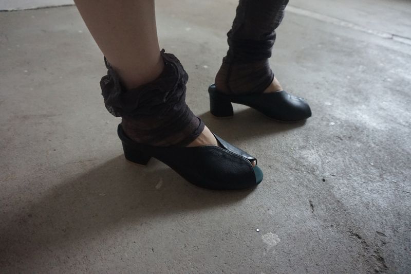 curve toe mule