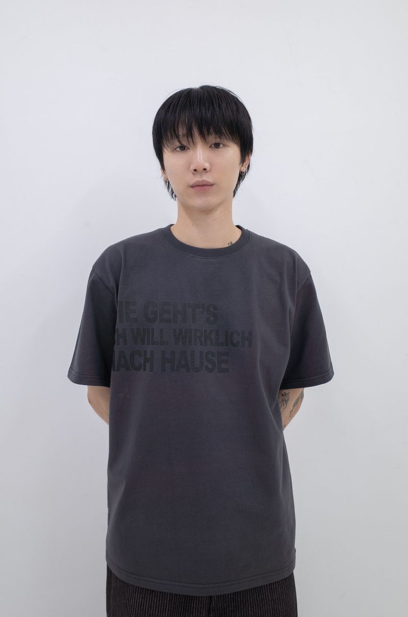 BP2 DISORDER（ビーピートゥーディスオーダー）の「BPT Nach Hause Tee Charcoal_Charcoal（Tops）」