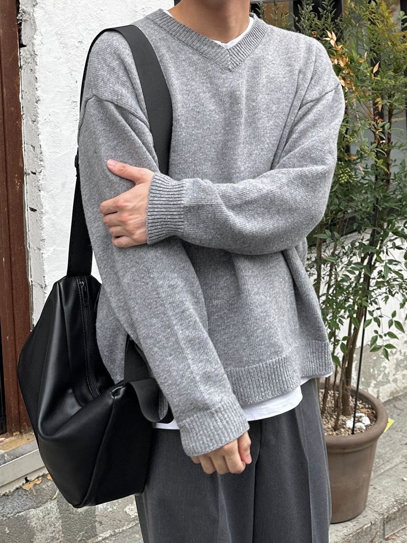 Minimal leather cross bag