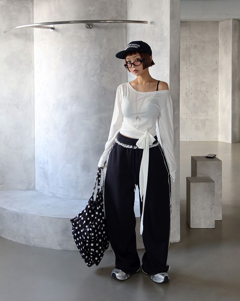 ribbon strap off-shoulder T-shirt