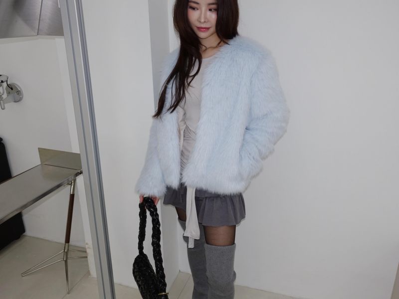 Sky Cloud No Collar Fur Jacket