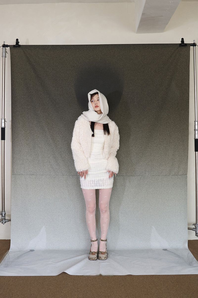 百合 Oriental paisley muffler (White)