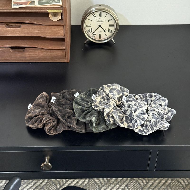 scrunchie corduroy big leopard_khaki