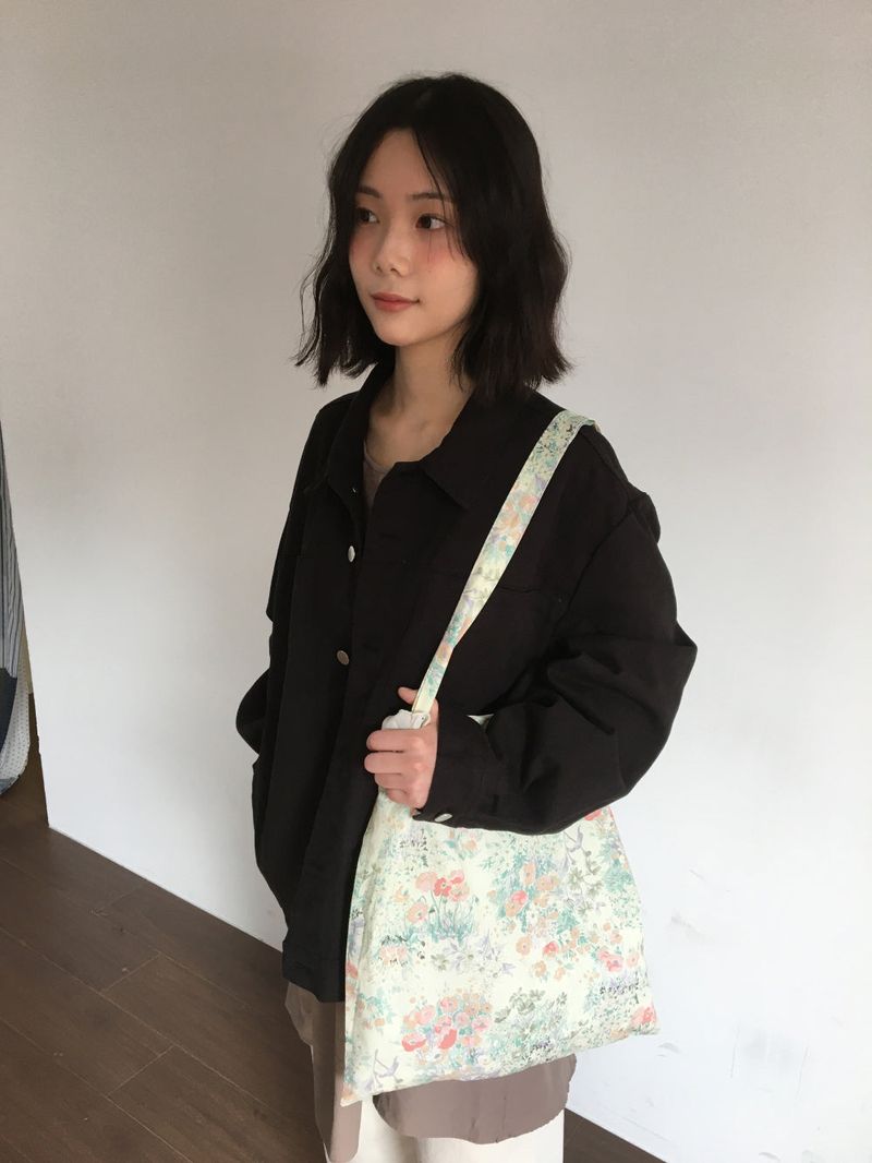 Flor Frill Shoulder Bag  (1color)