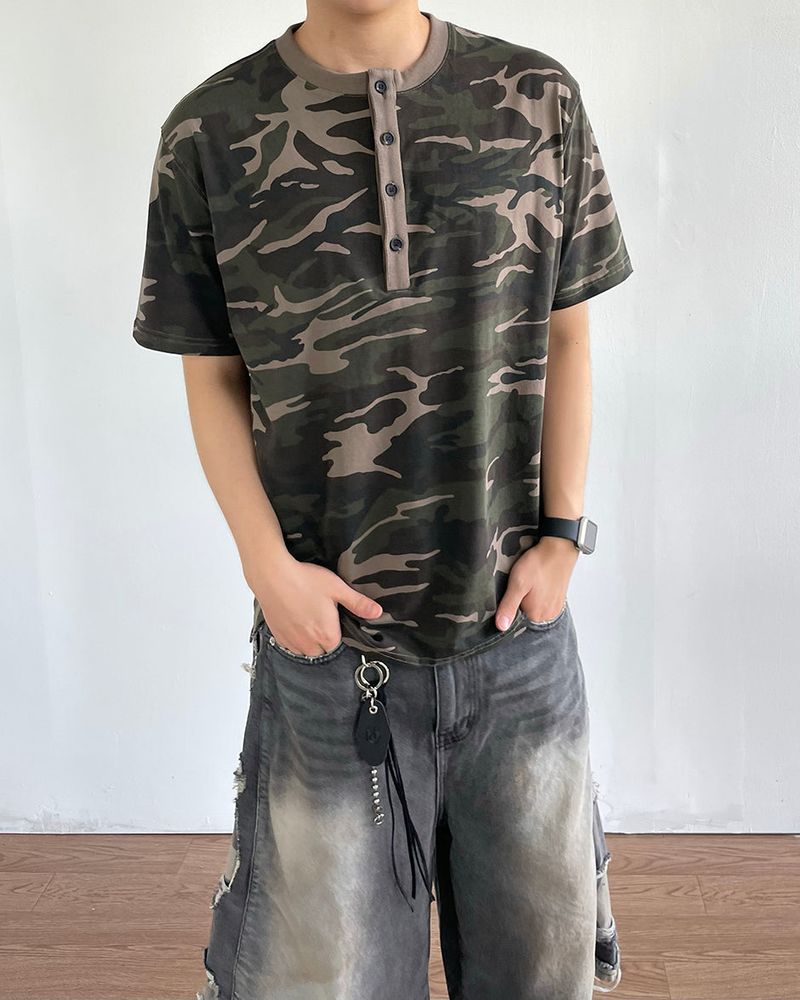 IDF（アイディーエフ）の「Camouflage Henley Neck Short Sleeved T-shirt（Tops）」