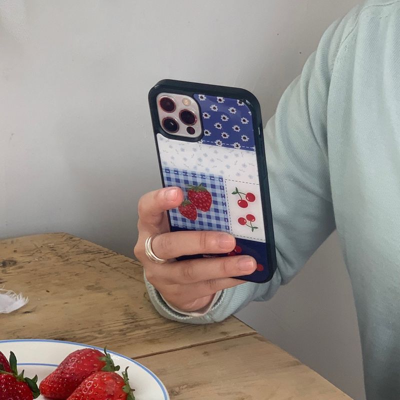 SEWING BERRY GLASS CASE