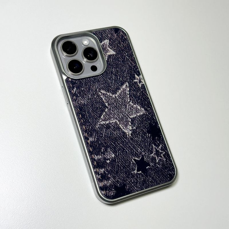 MEMORIESBOUNDARY(メモリーズバウンダリー)の「Faded Denim Stardust Phone Case Brown (SV_MagSafeGlass)(Smartphone Accessories)」