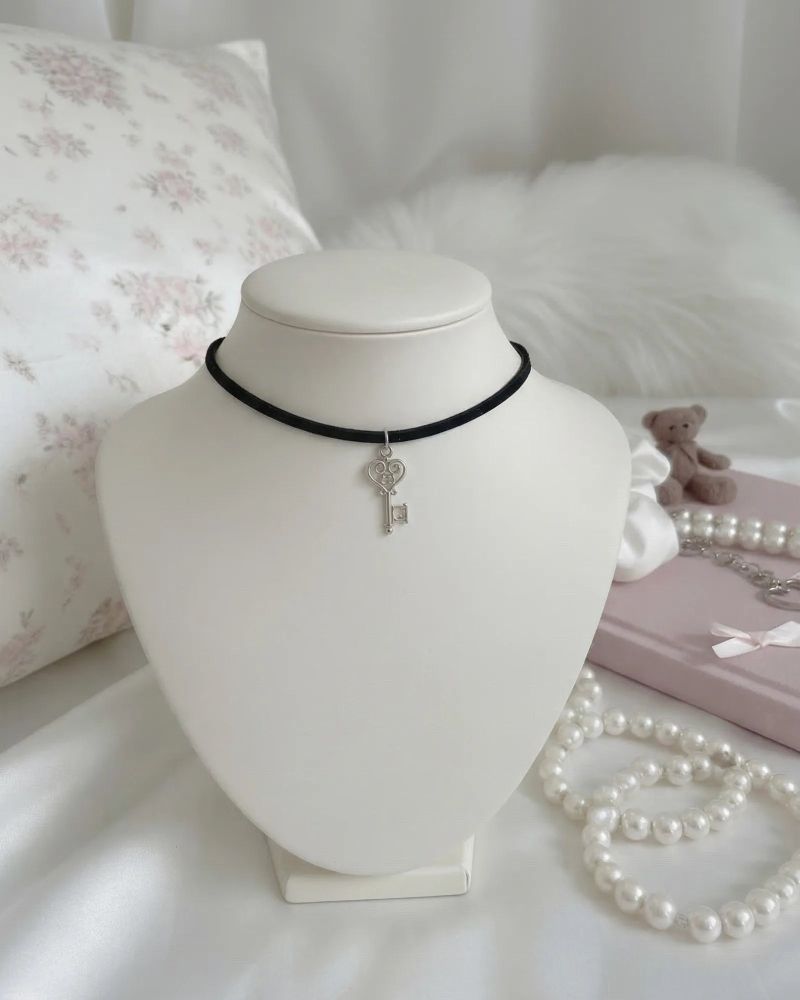 [IVE Wonyoung Necklace] Silver Heart Key Choker Necklace