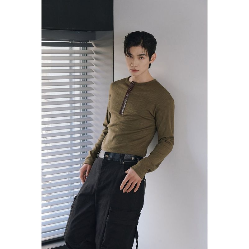 Leather ribbed henry neck long sleeves(Khaki)