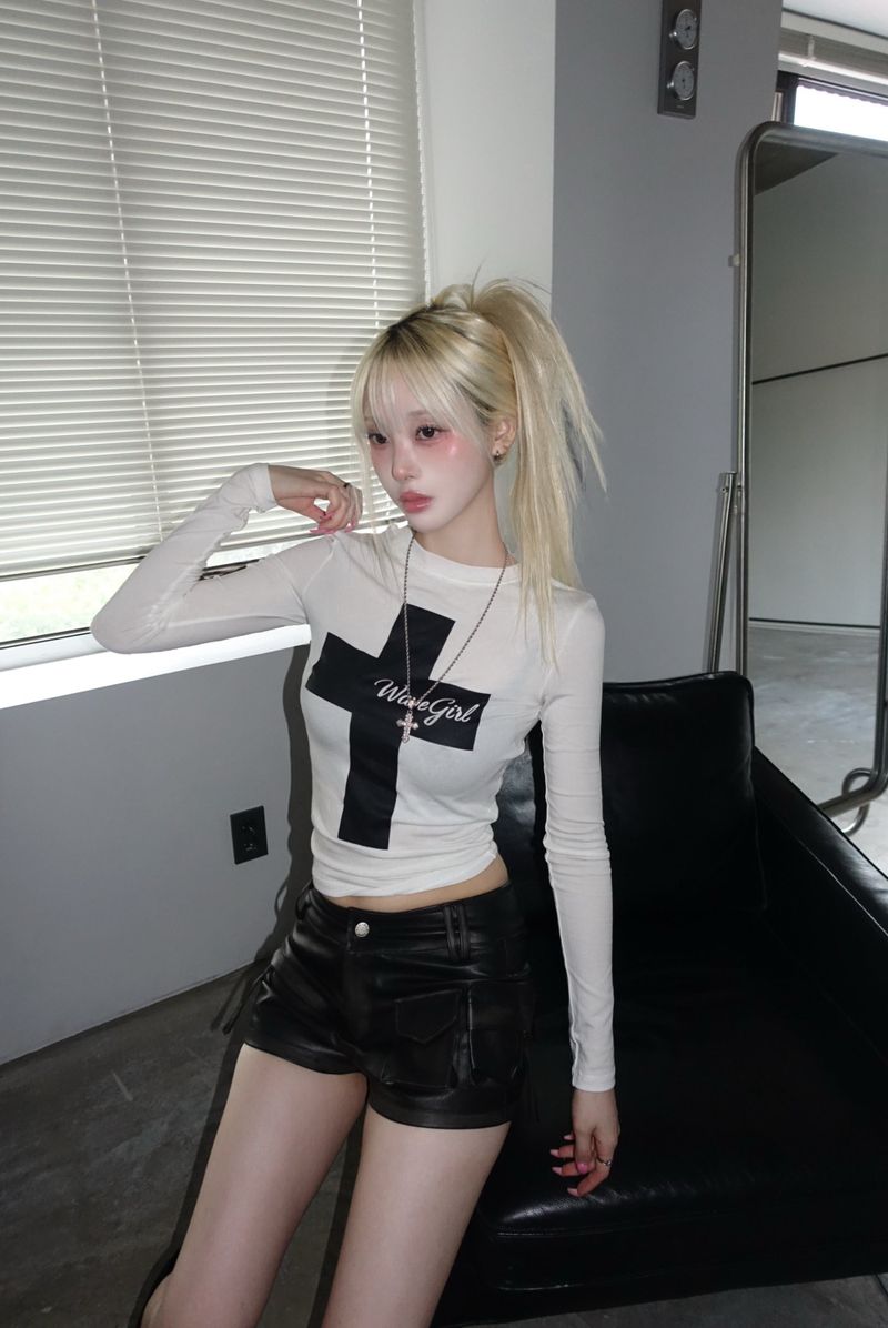 Birthdayeve(バースデーイブ)の「Cross Rock Chic Longsleeve(Tops)」
