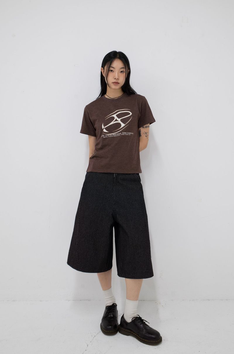 Big Graphic Logo Crop Tee Brown