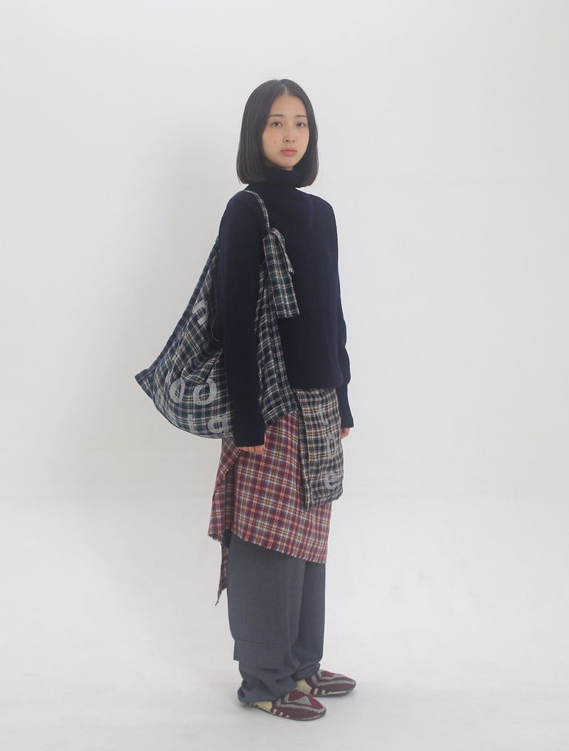 000 Design Check Tie Bag / Navy