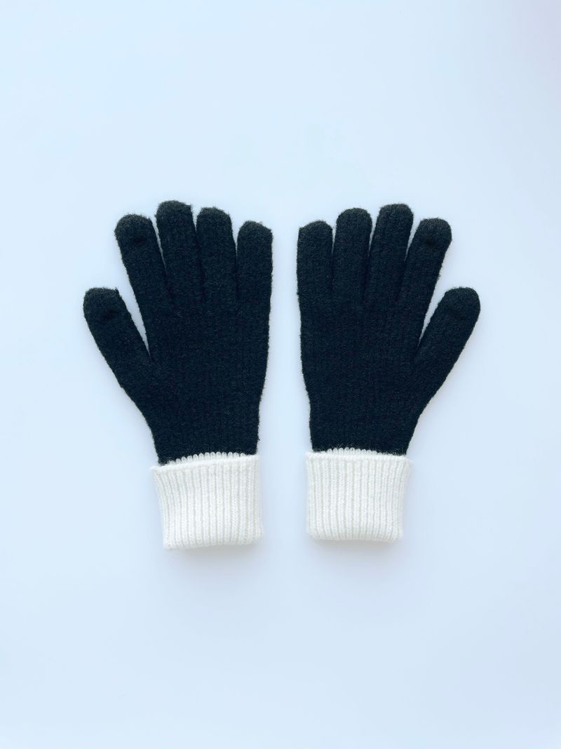 CUSTOM INITIAL TWO-TONE GLOVES
