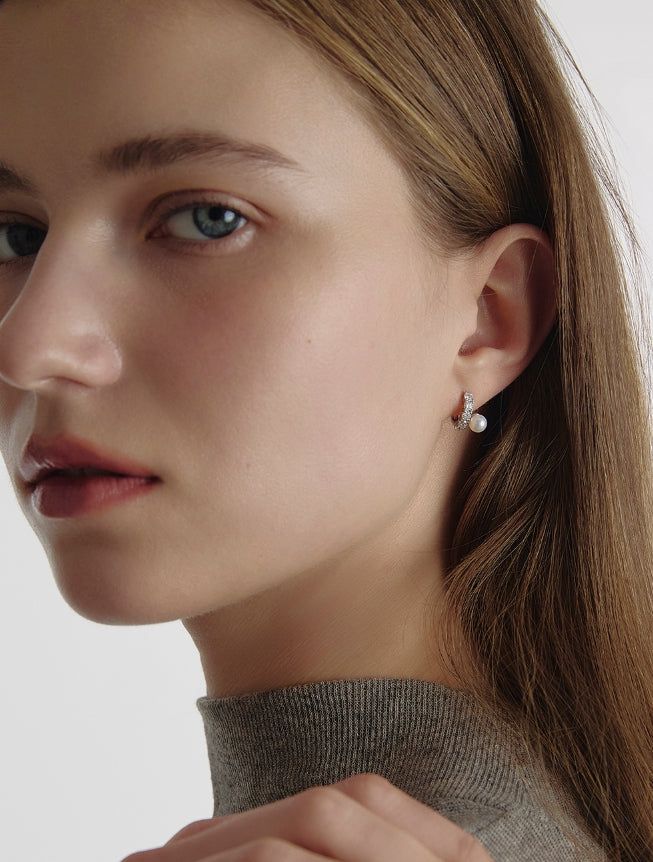 hyeres lor（イエール・ロール）の「25FW★ Essence Silver (W) Moissanite Freshwater Pearl Earrings 5mm（Accessories）」