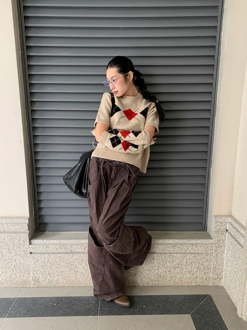 Edge curved pin tuck casual pants