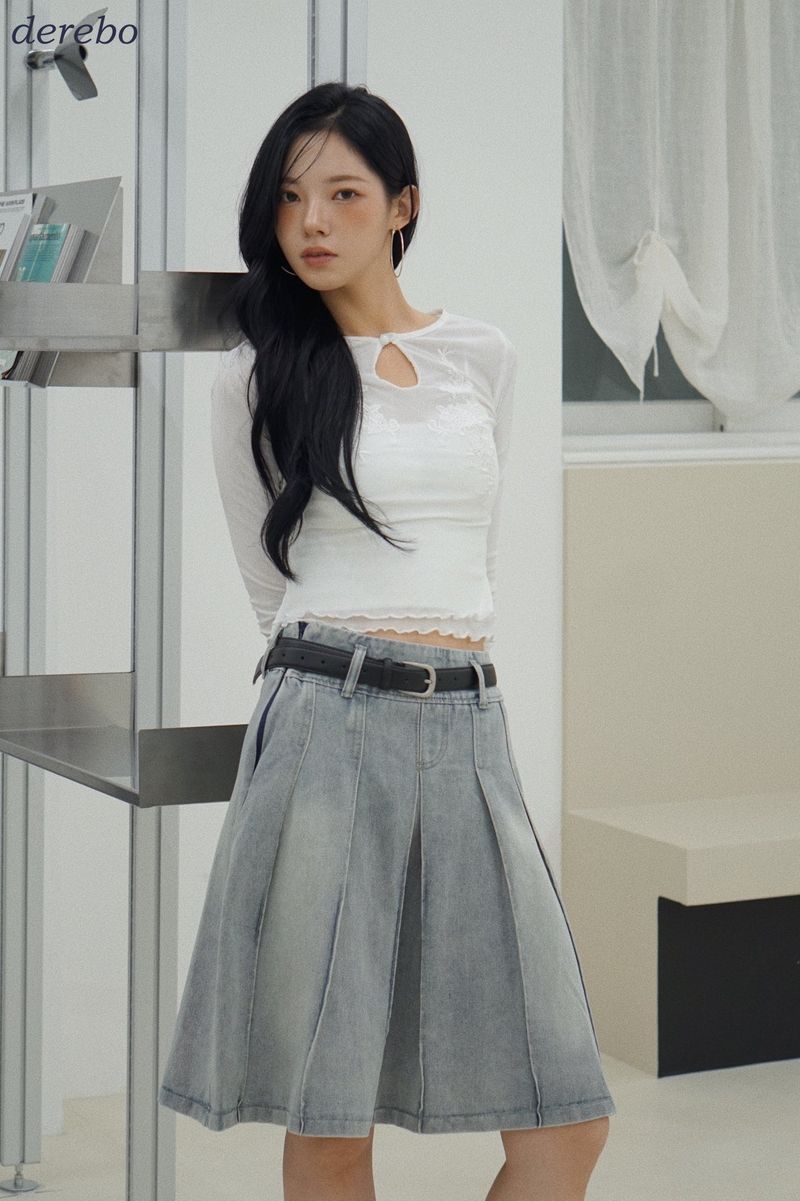 embroidered white lace long-sleeved T-shirt