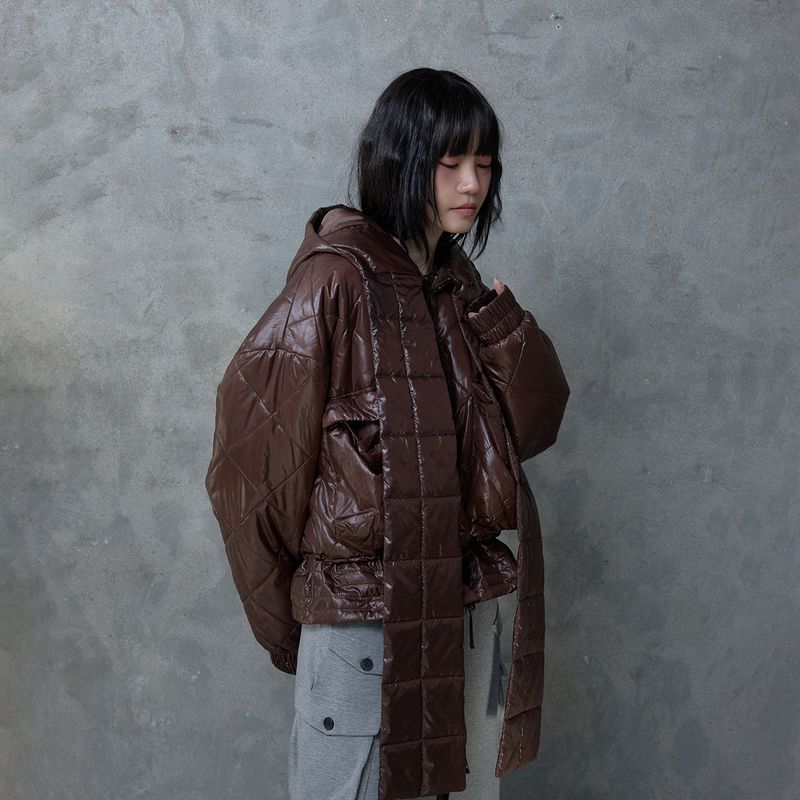 HIGH-GLOSS SCARF QUILTED JACKET
