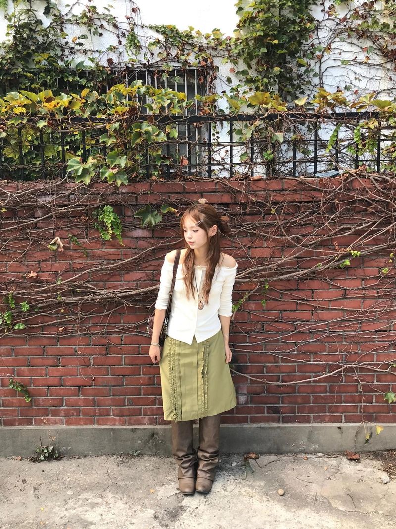 lofi off-shoulder