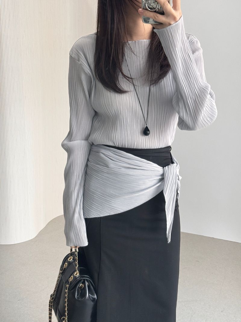 ROIA(ロイア)の「Jemer Scarf Layered Boat Neck Pleated Long Sleeve Blouse(Tops)」