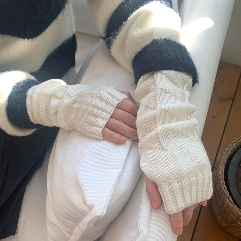 Libo Wrinkle Shirring Knit Hand Warmer
