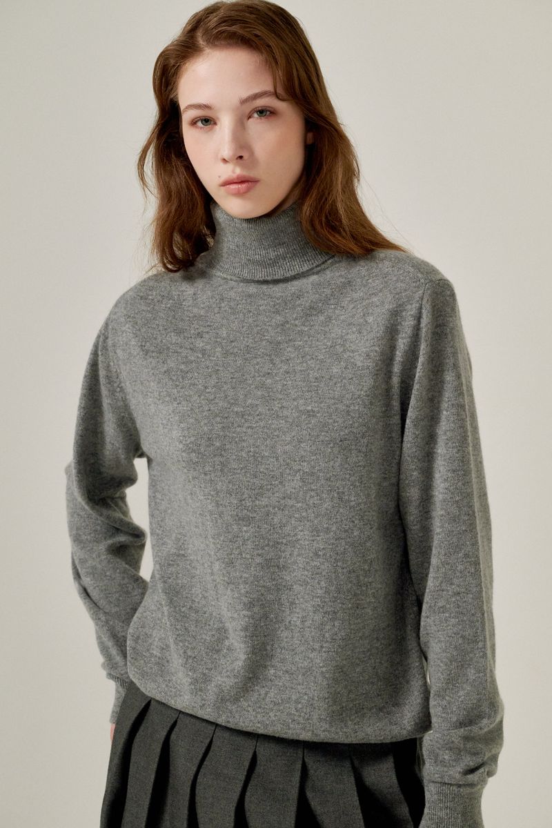 PLAT DU JOUR(プラドゥジュール)の「Cashmere turtle neck knit (Grey)(Tops)」