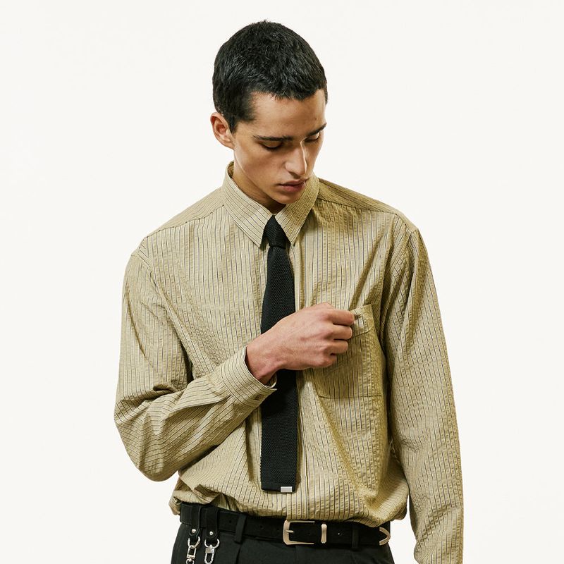 S SY（エスエスワイ）の「[SET] everyday stripe shirt & square tip knit tie olive（Tops）」