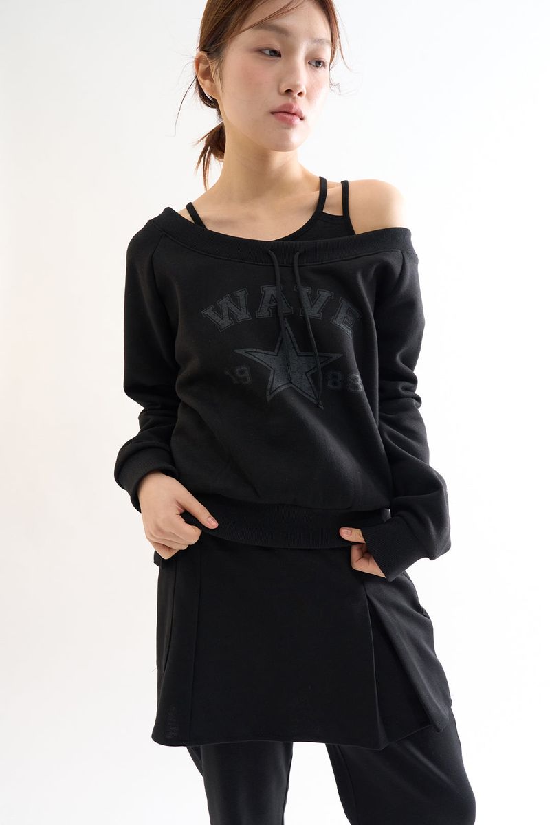 Raucohouse（ラウコハウス）の「Star off-shoulder sweatshirt（Tops）」