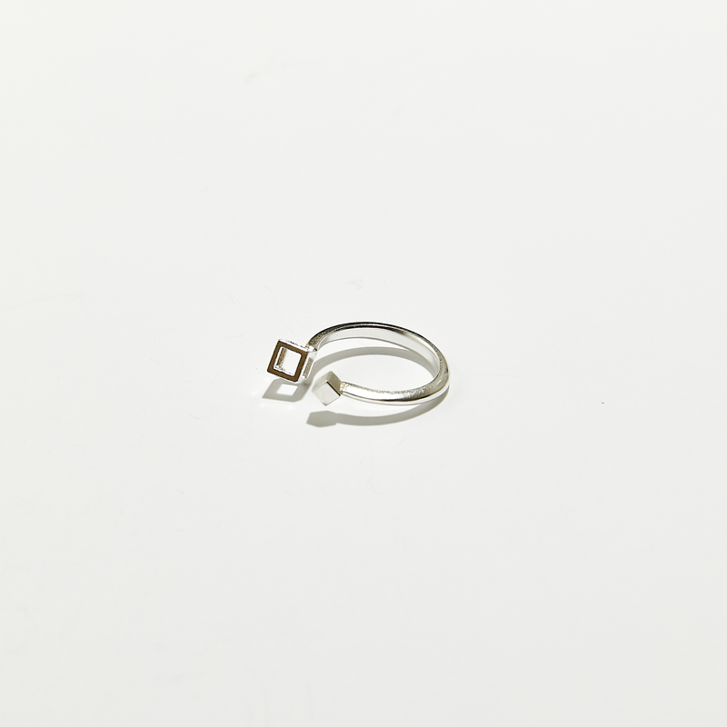 BONAFIDE JEWELRY(ボナファイドジュエリー)の「Cube Open Ring(Accessories)」