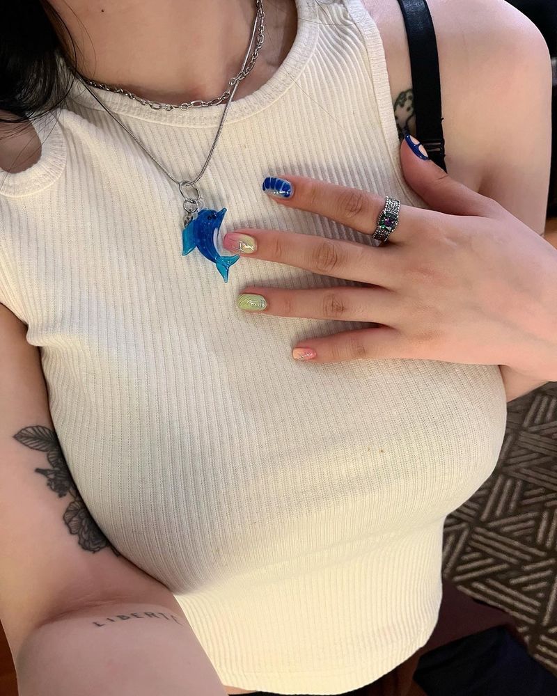 Simple thin two shape chain