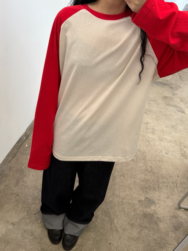 line raglan T