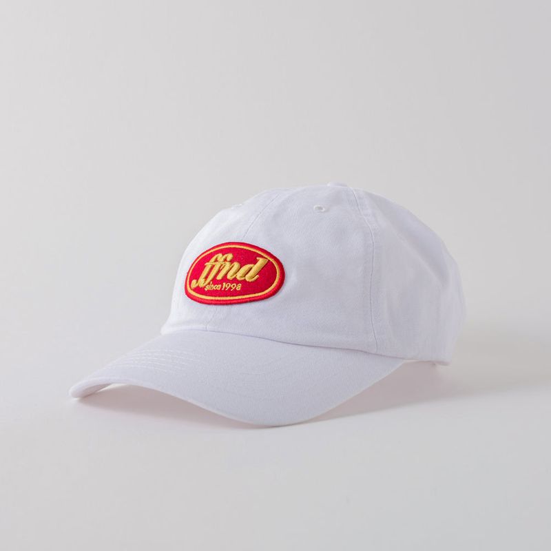 Human & Cat（ヒューマン＆キャット）の「FFOUND ビンテージワッペンボールキャップ / WHITE（帽子）」