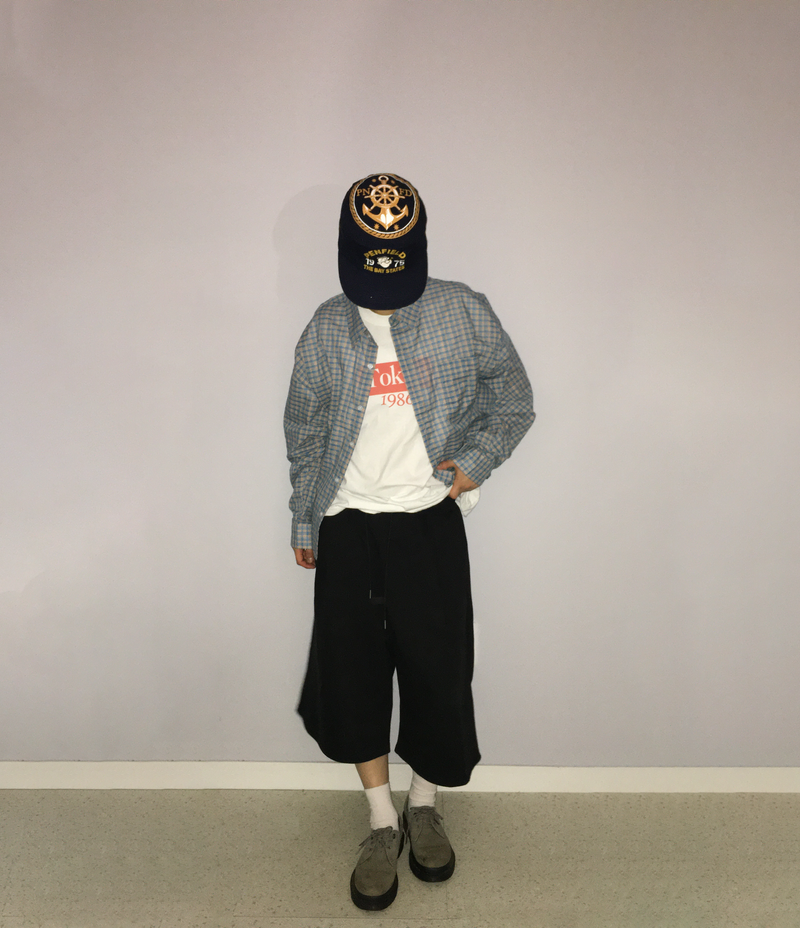 Oversized Graphic Print Bermuda Shorts (3c)