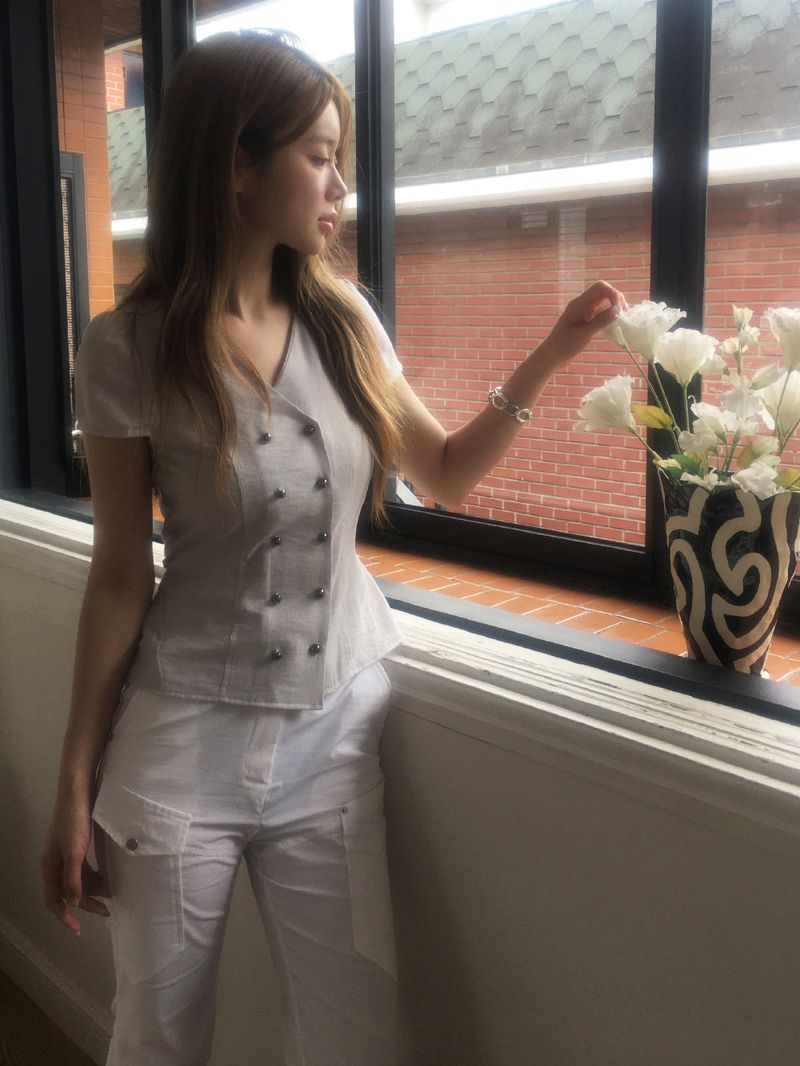 Double button v blouse