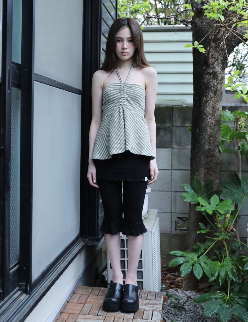 UGLYSHADOW（アグリーシャドウ）の「FRILL CAPRI SKIRT PANTS(BLACK)（Pants）」