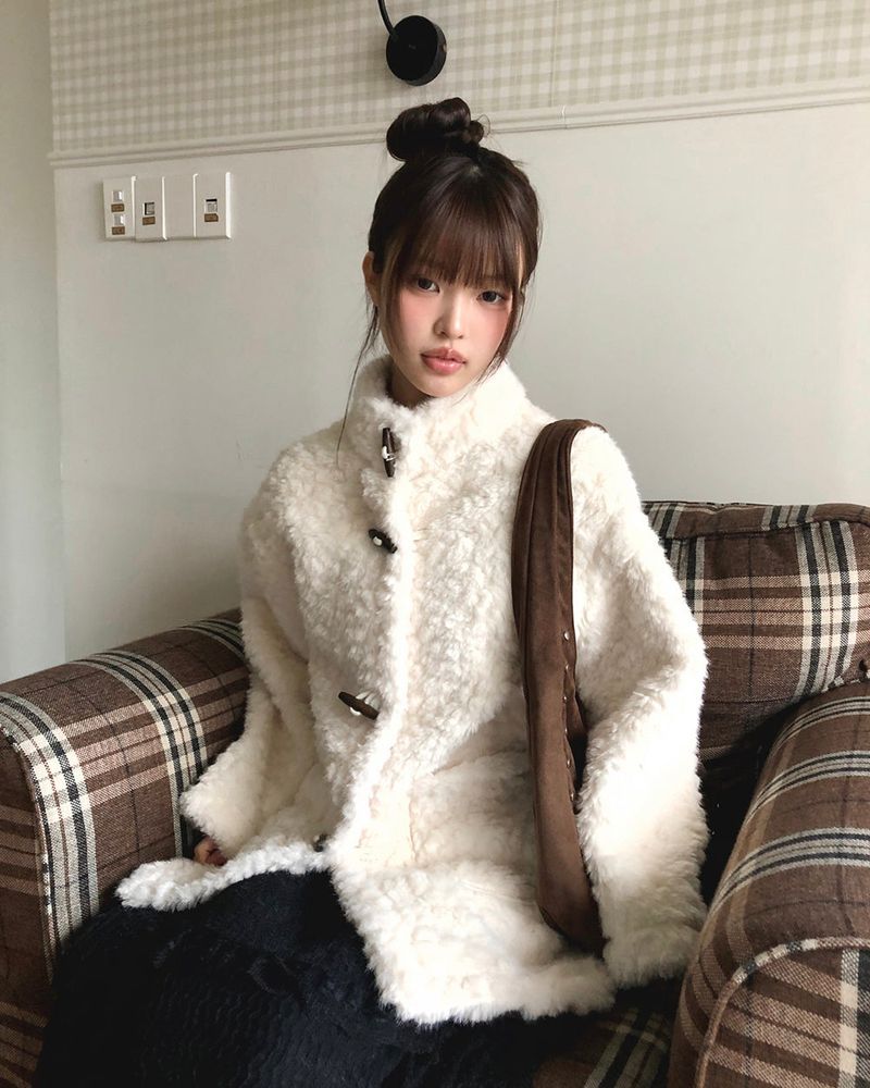 WONDER WONDER（ワンダーワンダー）の「Boha Fuzzy Faux-Fur High-Neck Toggle Midi Coat（Jackets/Outerwear）」