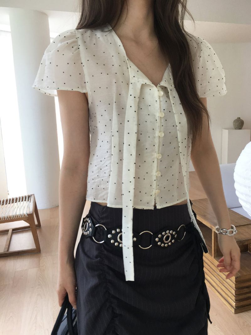 Dot tie puff blouse
