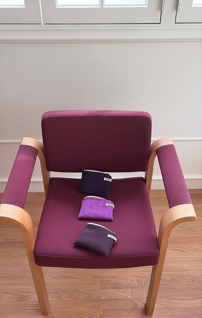 Ribbed flat pouch - deep purple , M size